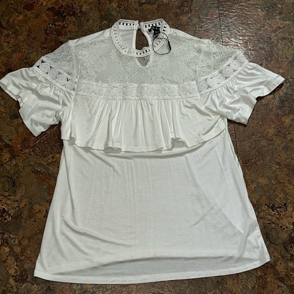 Cable & Gauge Women’s Lace Ruffle Top White Size Small NWOT